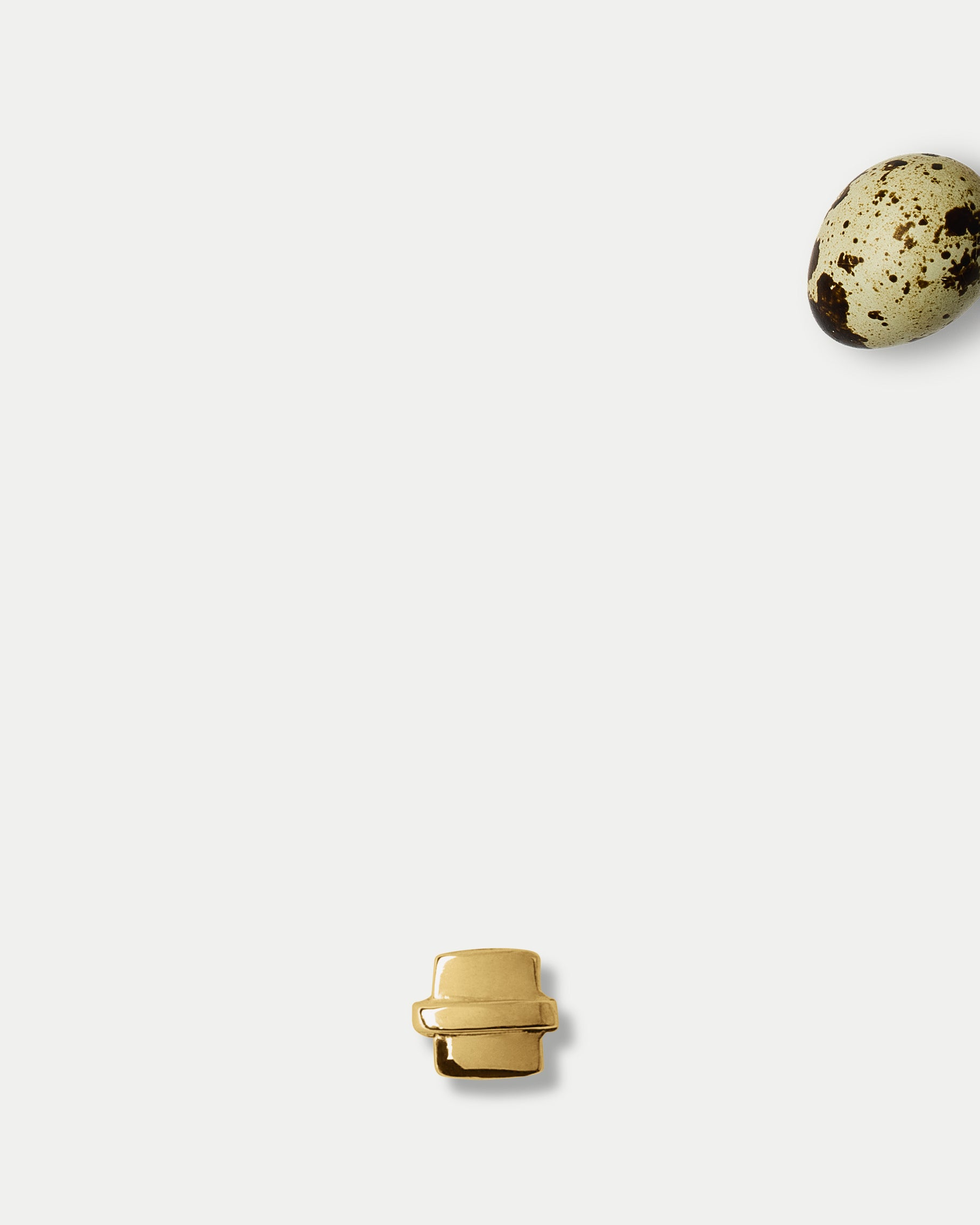 Front view of Orion Uno Stud in 14k yellow gold with an egg